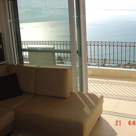 Verga First Floor Apartment 外观 照片