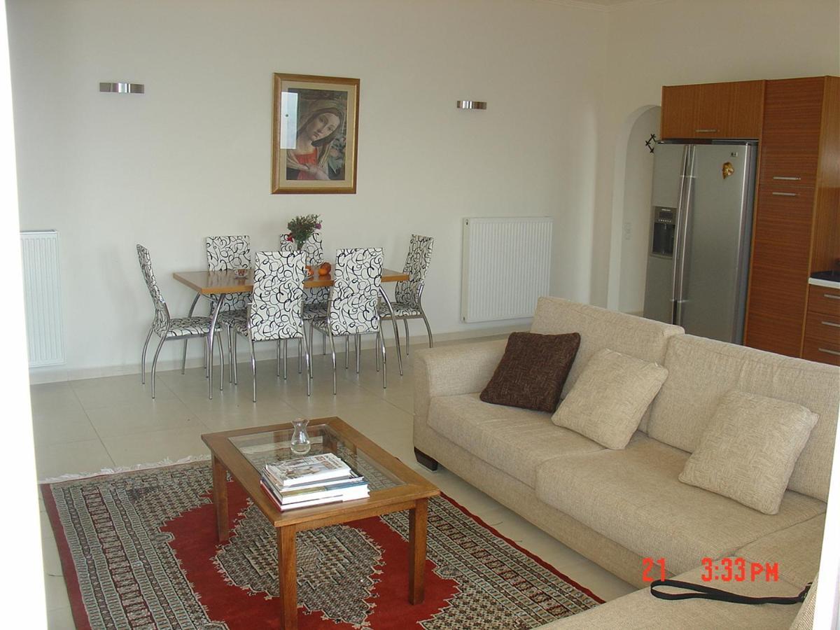 Verga First Floor Apartment 外观 照片